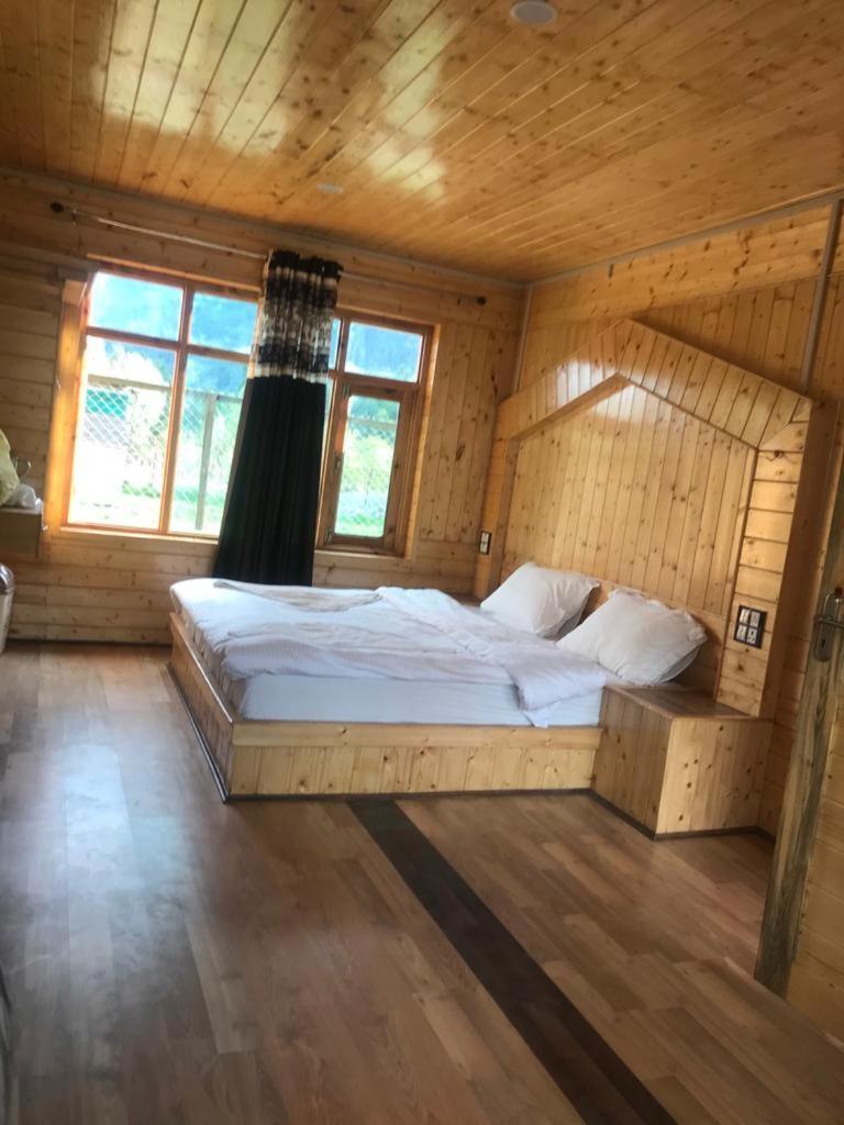 Pine Palace Resort Pahalgām 外观 照片
